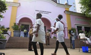 Ativista angolana diz que penteados impostos visa 