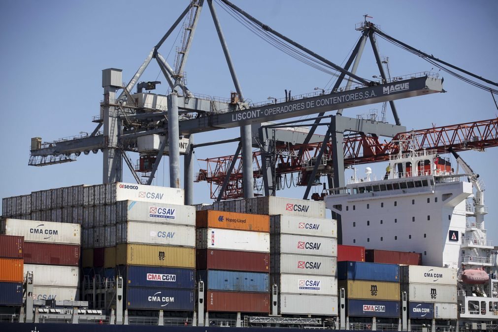 Exportações sobem 0,8% e importações 1,5% em 2016, agravando défice comercial