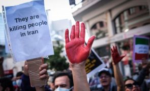 Irão intensifica repressão dos protestos na região curda