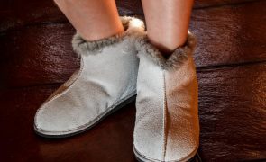 Descubra aquilo que os pés frios podem dizer sobre a sua saúde