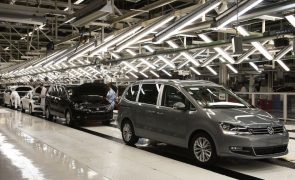 Autoeuropa deixa este mês de produzir o monovolume Volkswagen Sharan