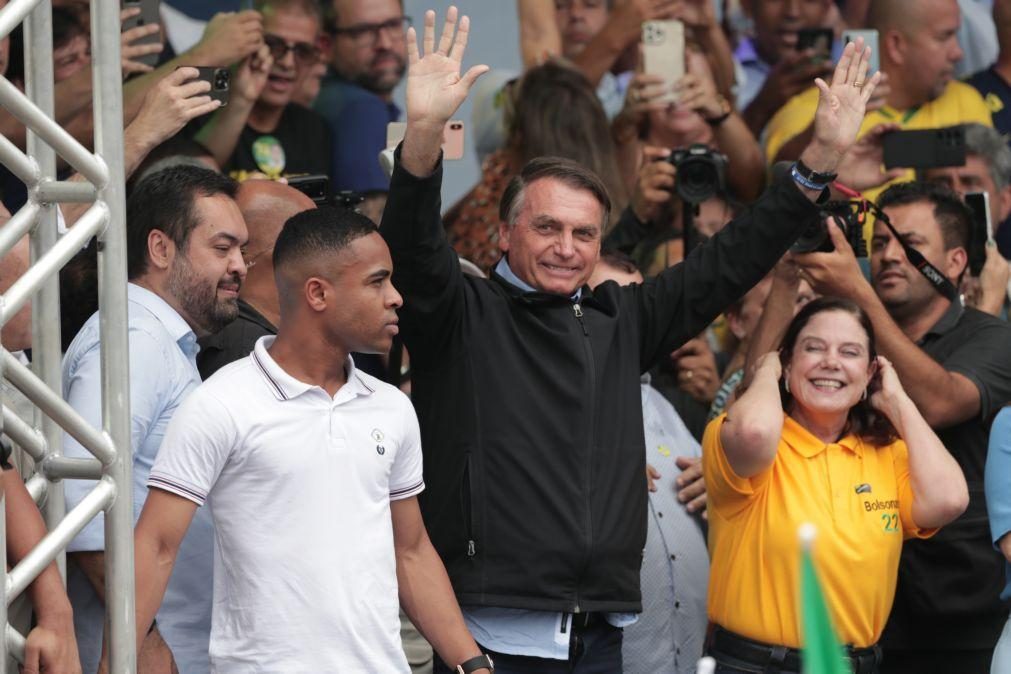 Bolsonaro pede que seguidores convençam familiares e amigos a votarem em si