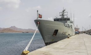 Marinha acompanha passagem de navios russos ao largo da costa portuguesa
