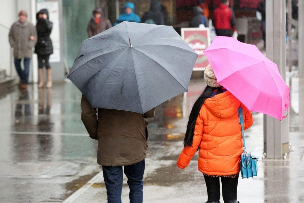 Mau tempo: Treze distritos do continente e Madeira sob aviso amarelo devido à chuva