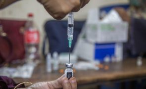 OMS alerta que vacinação contra Covid-19  parou em metade dos países africanos