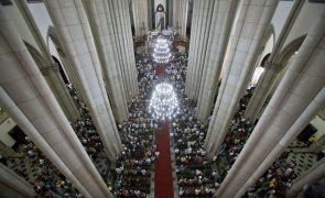 Brasil/Eleições: Religiosos sob pressão enquanto Igreja Católica resiste a tomar partido