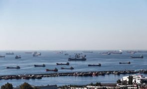 Kiev acusa Moscovo de atrasar deliberadamente 165 navios de cereais