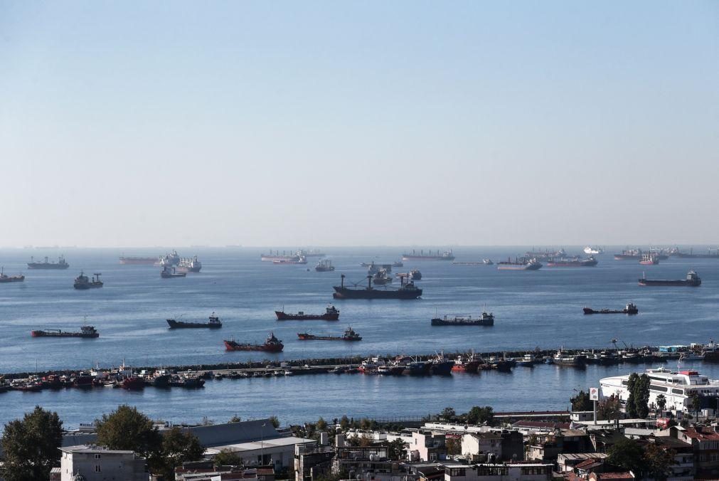 Kiev acusa Moscovo de atrasar deliberadamente 165 navios de cereais