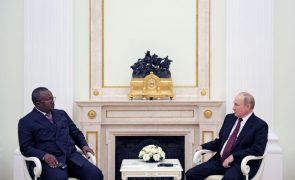 Presidente da Guiné-Bissau apela ao diálogo em visita a Putin em Moscovo
