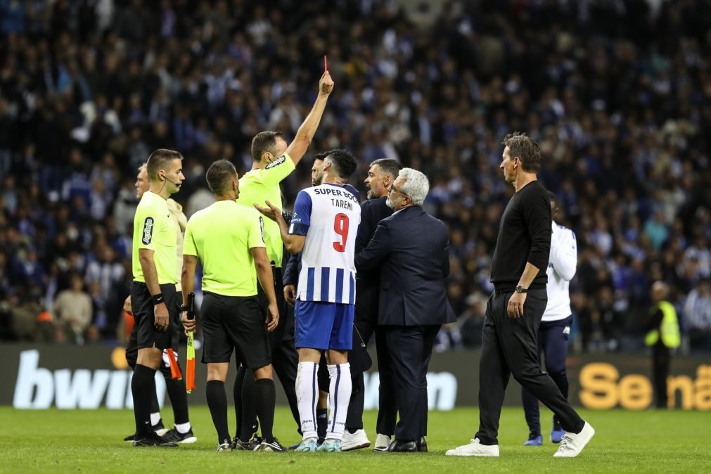 Treinador do FC Porto suspenso por um jogo após expulsão na derrota com Benfica