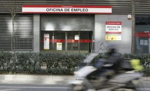Taxa de desemprego em Espanha sobe para 12,67% no terceiro trimestre
