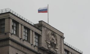 Parlamento russo aprova endurecimento da lei contra 