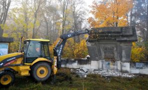 Polónia remove monumentos soviéticos para 