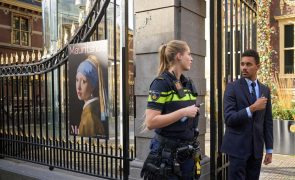 Quadro de Vermeer alvo de ataque por ativistas ambientais em Haia