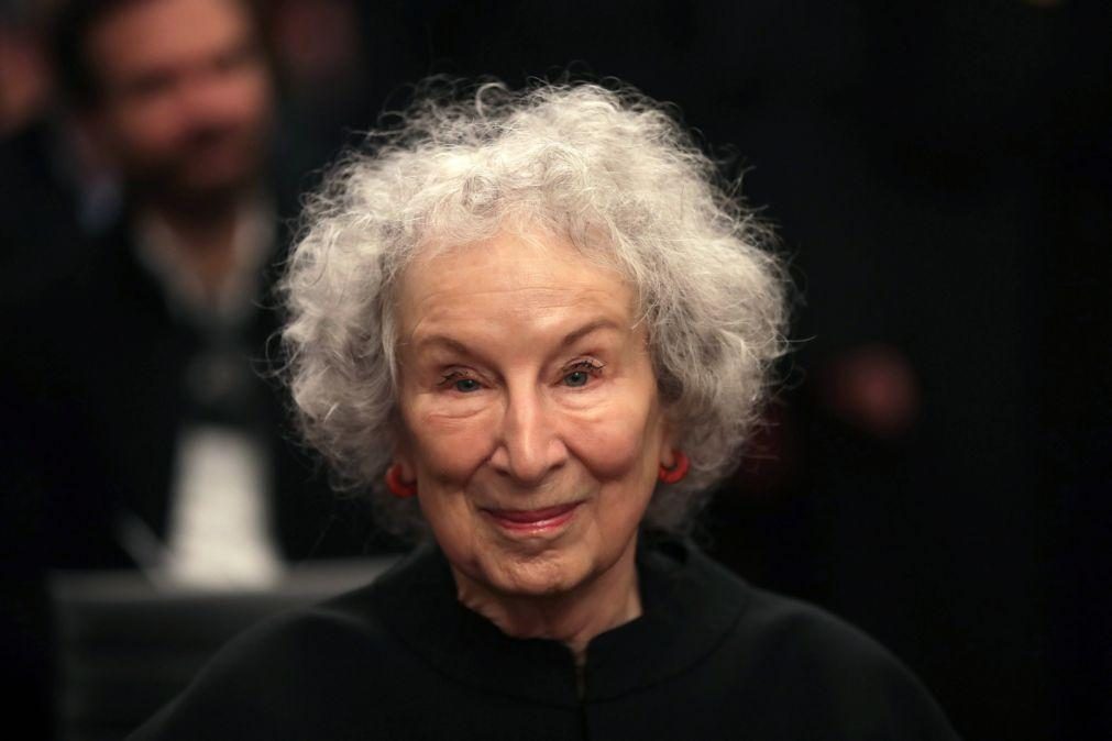 Nova compilação de ensaios de Margaret Atwood para refletir sobre o século XXI