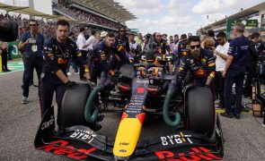 FIA multa Red Bull em sete milhões e Verstappen retém título de 2021