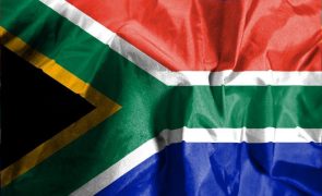 Presidente da República da África do Sul reconhece oficialmente rei dos Zulus