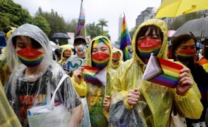 Milhares de pessoas na primeira marcha do orgulho LGBT em Taiwan em dois anos