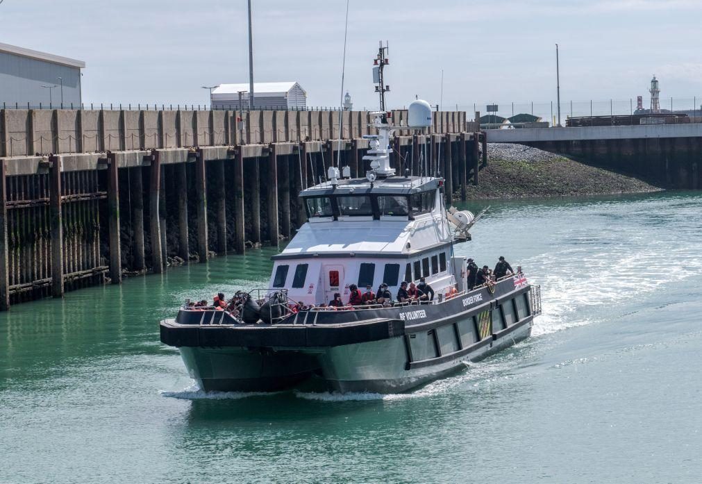 França resgata dois barcos com 68 migrantes que tentavam chegar a Inglaterra