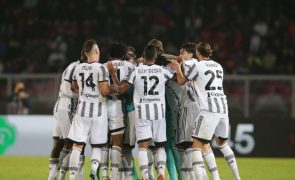 Juventus vence Lecce para a liga italiana após derrota na Luz