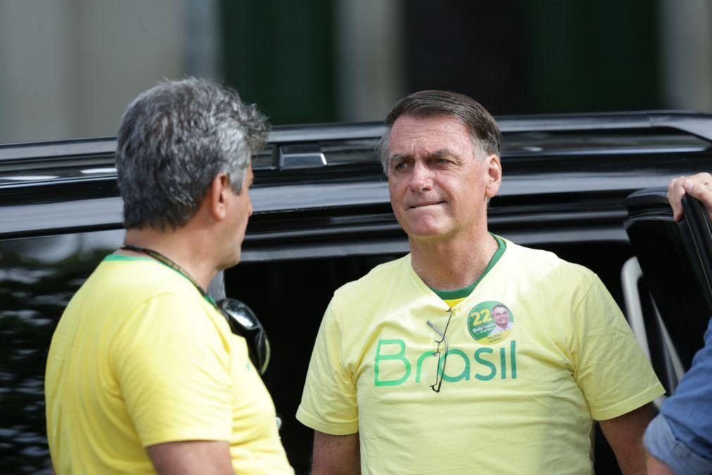 Bolsonaro recebe Flamengo após vitória na Libertadores