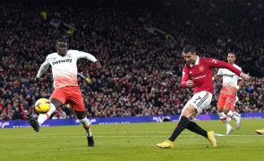 Manchester United vence com três portugueses e sobe a quinto em Inglaterra