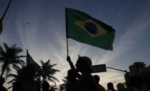 Bolsonaro lidera com 50,31% com quase metade das secções de voto apuradas