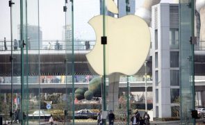 Fábrica de iPhones na China aumenta bónus para evitar fuga de funcionários devido a surto de covid-19