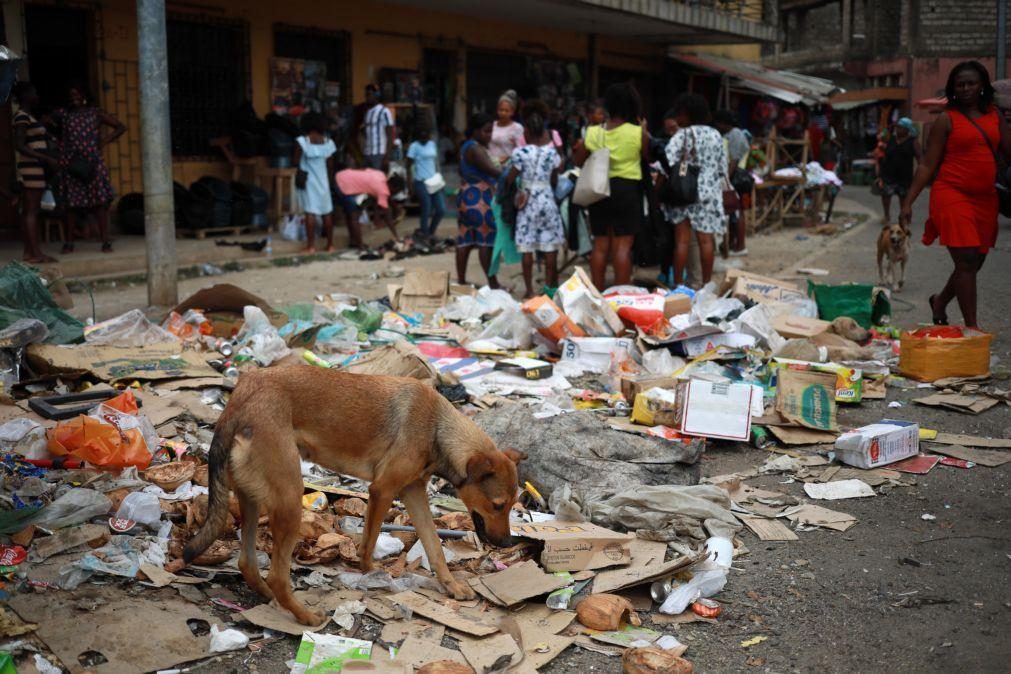 Lixo ameaça a saúde pública em São Tomé e preocupa a população