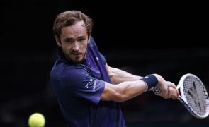Medvedev eliminado na estreia no Masters 1.000 de Paris