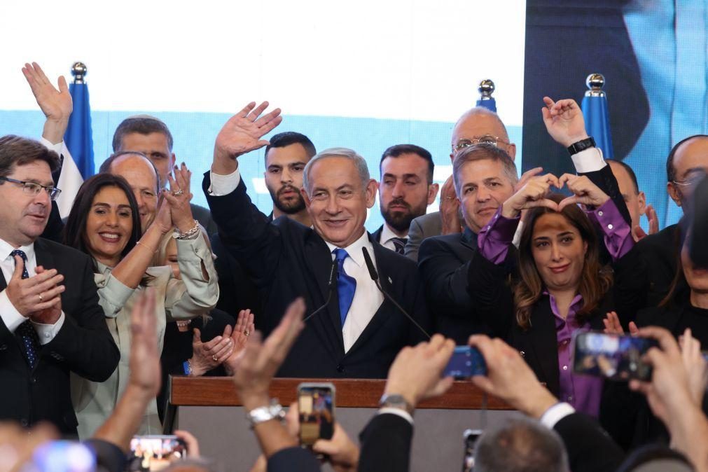 Netanyahu e seus aliados obtêm maioria no parlamento de Israel