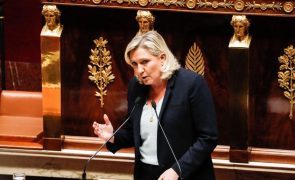 Partido de Le Pen junta-se a moção da esquerda contra o governo francês