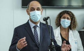 Ministro da Saúde admite que falta de médicos vai manter-se nos próximos dois a três anos