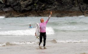 Surfistas Carolina Mendes e Francisca Veselko também avançam no Saquarema Pro