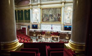 Suspenso por 15 dias deputado acusado de comentário racista na Assembleia Nacional francesa