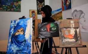 Vinte e quatro mil mulheres afegãs aprovadas no exame de acesso à universidade