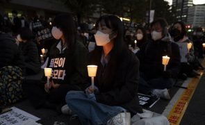 Milhares protestam contra autoridades de Seul e recordam os 156 mortos no Halloween