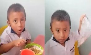 Criança retira o frango do almoço da escola para dar à mãe [vídeo]