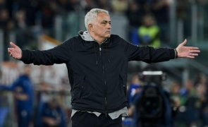 Lazio vence dérbi e 'tira' José Mourinho da zona de 'Champions'