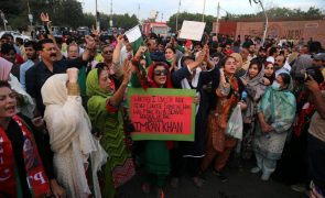 Ex-primeiro-ministro do Paquistão promete retomar marcha de protesto na terça-feira