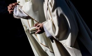 Cardeal francês confessa que abusou de adolescente há 35 anos