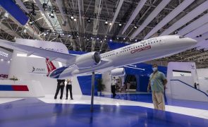 Fabricante chinesa anuncia primeiras encomendas de avião de longo curso