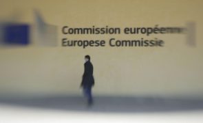 Bruxelas admite períodos mais longos para países da UE reduzirem dívida e défice