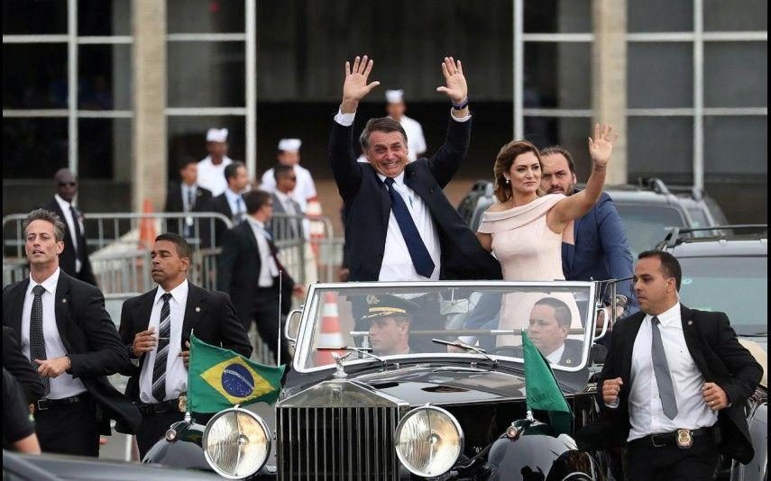 Jair Bolsonaro acusado de agredir a mulher