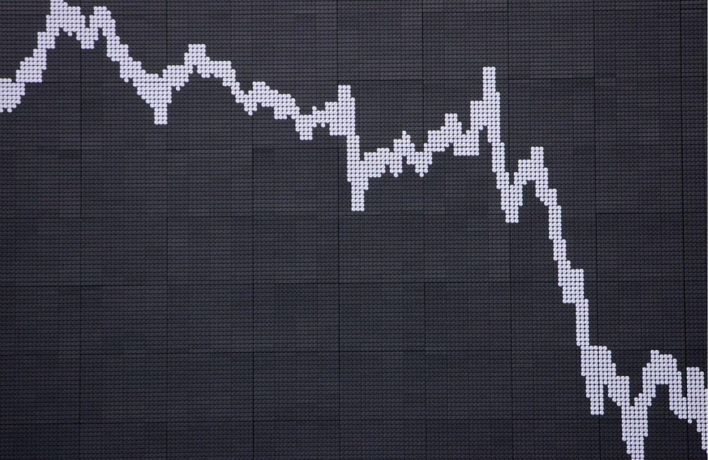 Bolsa de Tóquio abre a perder 1,06%