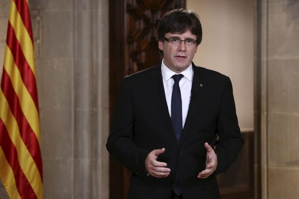 Puigdemont pode declarar independência hoje no parlamento regional catalão