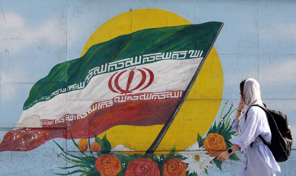 Irão anuncia ter produzido míssil balístico hipersónico