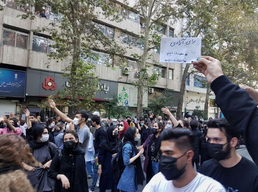 Pelo menos 328 mortos e quase 15.000 detidos nos protestos no Irão