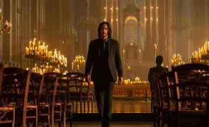 Keanu Reeves elogiado após ajudar produção a carregar equipamento [vídeo]