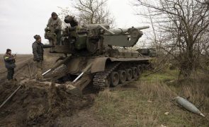 Forças ucranianas entram em Kherson após retirada russa